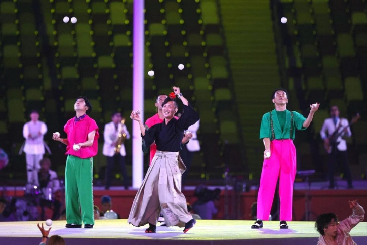 ญี่ปุ่นส่งมอบธงเจ้าภาพโอลิมปิกฝรั่งเศส-"แต้ว"นำนักกีฬาร่วมพิธีปิด