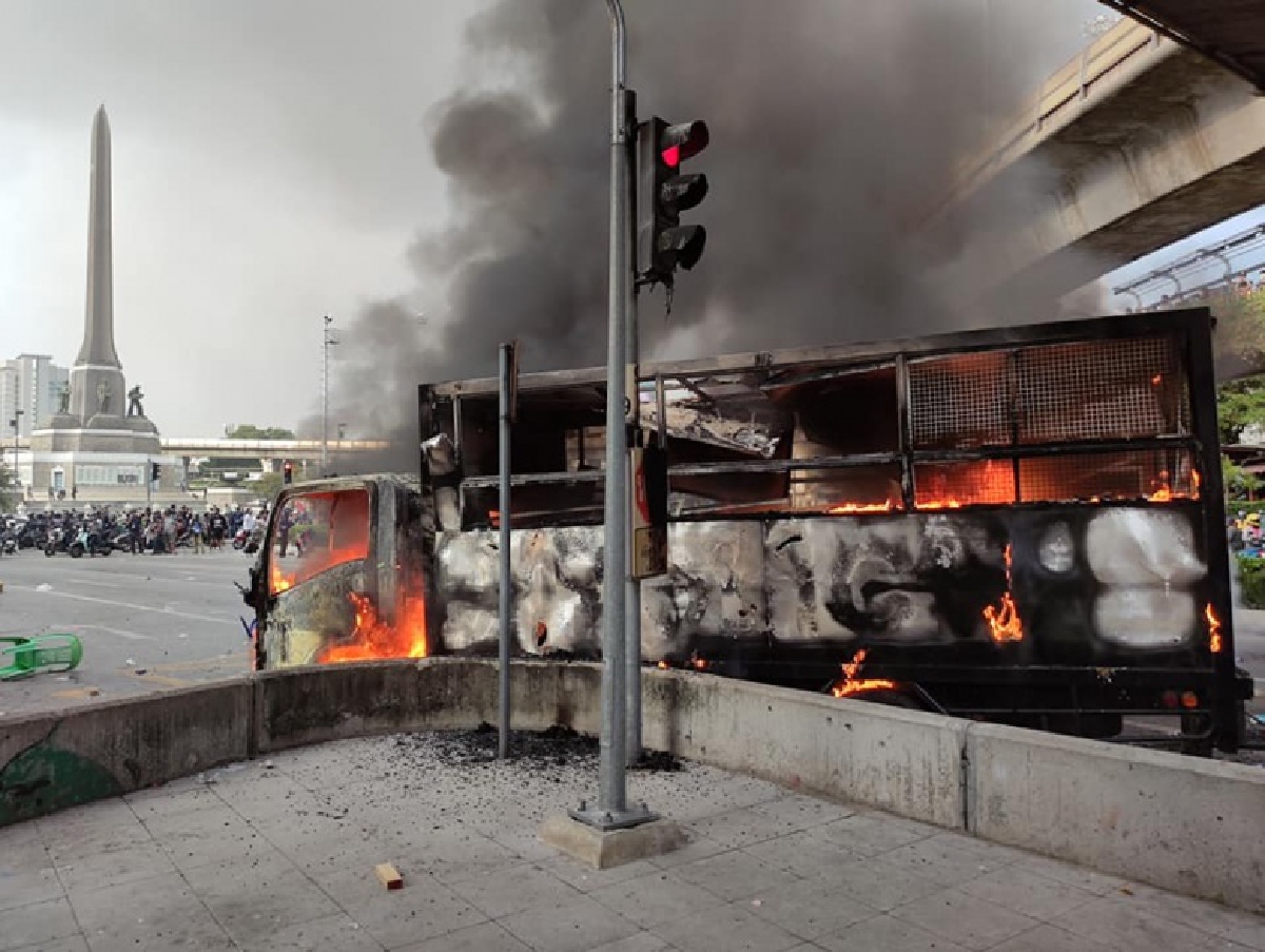 ล่ามือเผารถควบคุมผู้ต้องหา  คนขับปิ๊กอัพสารภาพจ้างขนคนครั้งละสองพัน ร่วมชุมนุมม็อบ7 สิงหา 