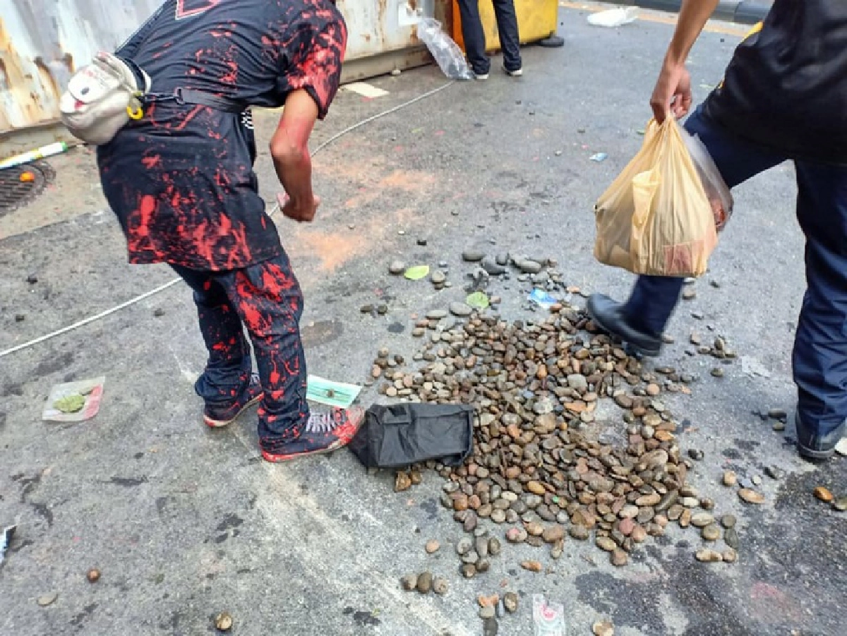 ล่ามือเผารถควบคุมผู้ต้องหา  คนขับปิ๊กอัพสารภาพจ้างขนคนครั้งละสองพัน ร่วมชุมนุมม็อบ7 สิงหา 