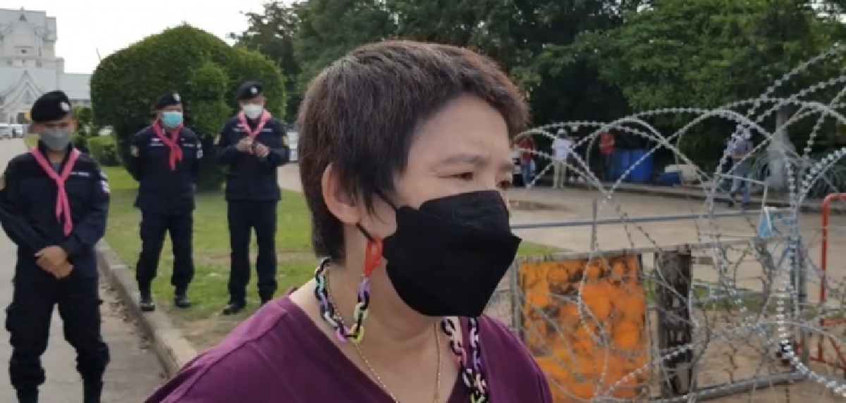 "แม่เพนกวิน" ตั้งข้อสงสัย มอบตัวแล้ว ทำไมต้องจับ