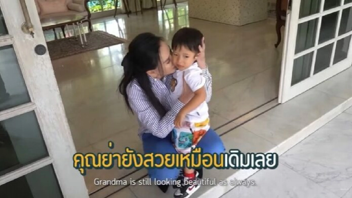 "มาร์กี้" พาลูก ๆ มาหา "อภัสรา" คุณย่าจักรวาล ชมแม่สามีเซ็กซี่เพียงใส่กางเกงยีนส์ 