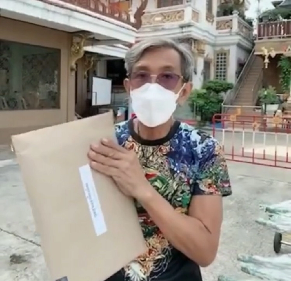 "หนุ่ม กรรชัย" ทำสิ่งนี้ให้ "ลุงต๋อย" สัปเหร่อใจสู้ ด่านสุดท้ายของผู้เสียชีวิตโควิด-19
