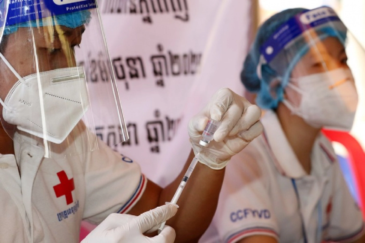 แอสตร้าเซนเนก้า, AstraZeneca, ซิโนแวค, Sinovac, ซิโนฟาร์ม, Sinopharm, วัคซีน โควิด-19, โควิด-19, ฉีดวัคซีน, กัมพูชา