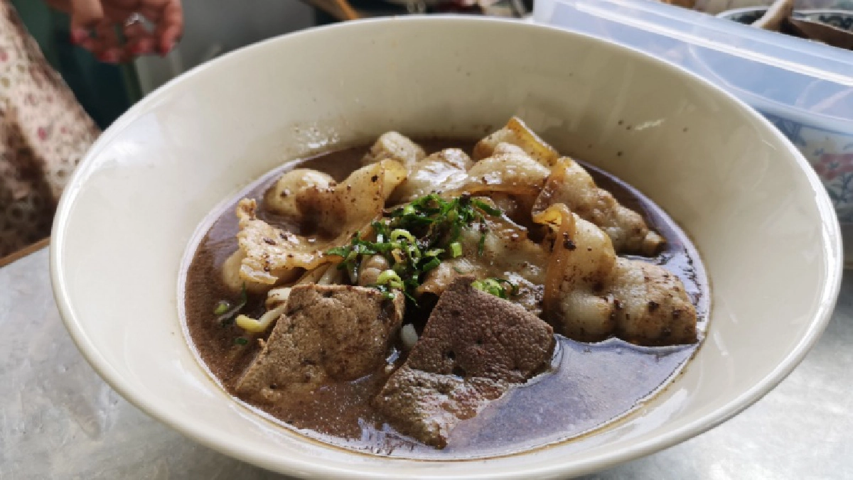 "เตี๋ยวเรือเขาช่อง " รสเด็ด หมูสไลด์-เนื้อออสเตรเลีย หม้อไฟ แสนอร่อย   