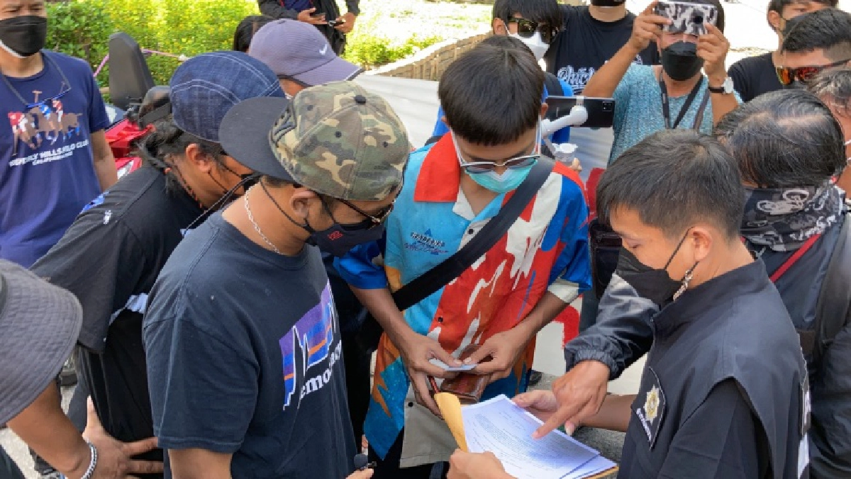 จ่อฝากขัง "ไผ่ ดาวดิน" กับพวก เย็นนี้ 