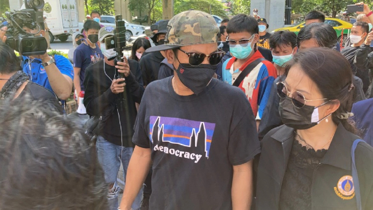 จ่อฝากขัง "ไผ่ ดาวดิน" กับพวก เย็นนี้ 