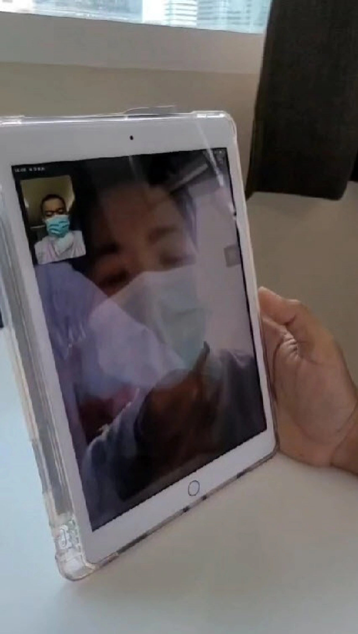 เปิดใจ แม่ "ส.ต.ต." ตร.ควบคุมฝูงชน โดนยิงร่วงกลาง"ม็อบ 7 สิงหา" ไม่คิดว่าจะเป็นลูกเรา 