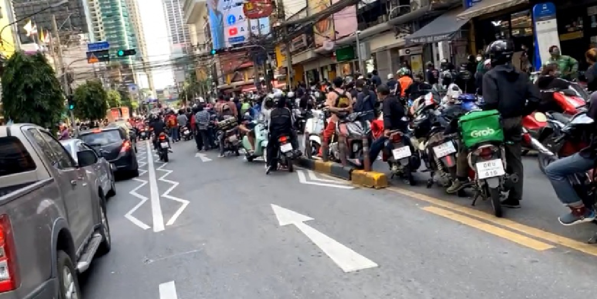 ยิงแก๊สน้ำตา " ม็อบ10สิงหา" ศาลแพ่ง ไม่ห้ามตร.ใช้กระสุนยาง แต่ต้องสลายม็อบด้วยความระมัดระวัง 