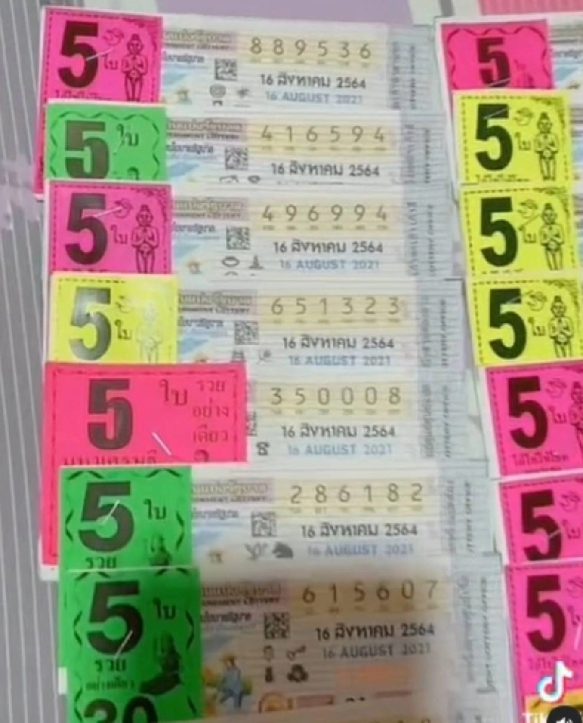 ส่องเลขเด็ด 16 สิงหาคม  "สุนารี"  จัดเต็มโชว์ลอตเตอรี่กว่า 80 ใบ 