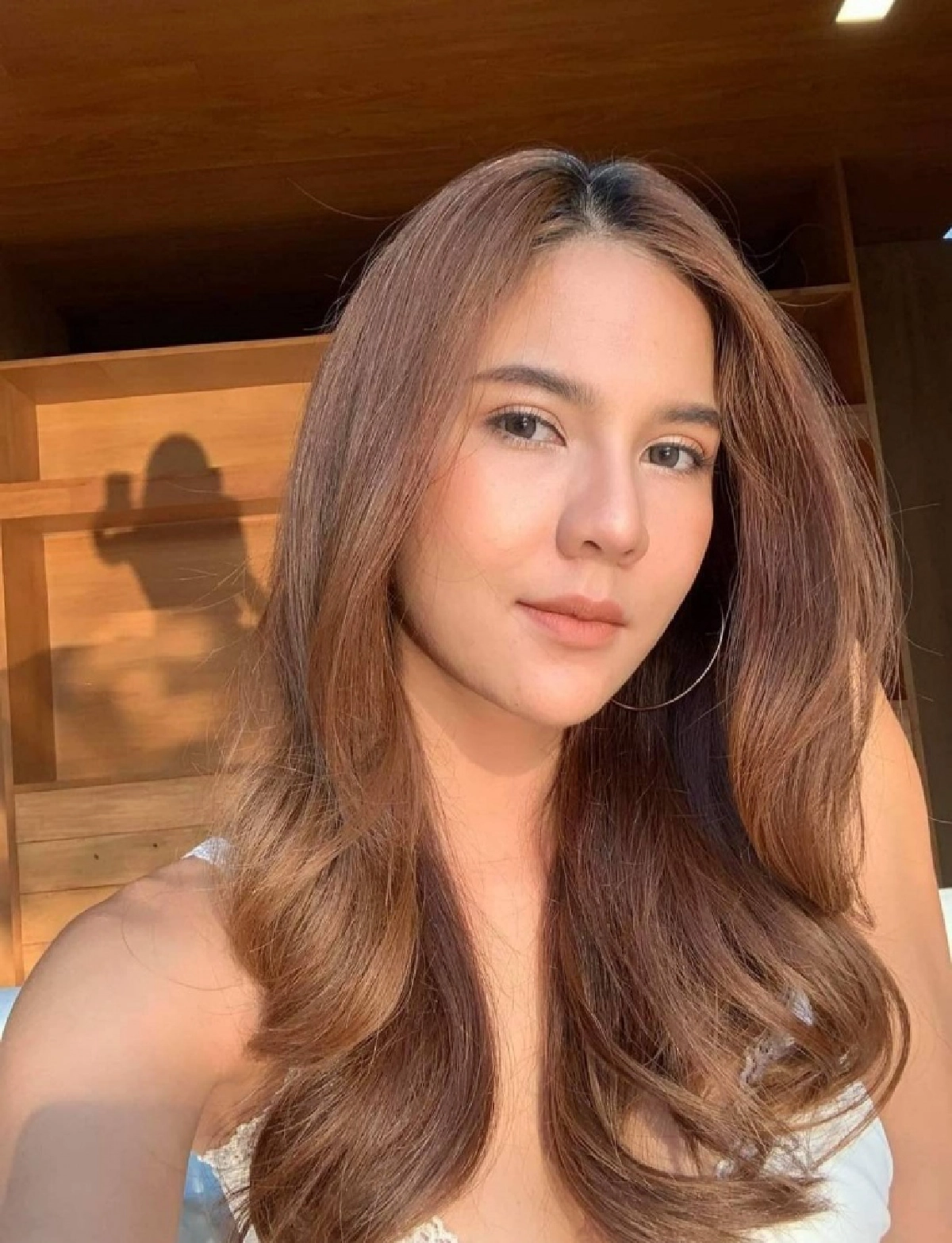 "หมิว สิริลภัส" เข้าพบ รมว.สธ. ยื่นหนังสือทวงคืน "ไฟเซอร์" ให้ด่านหน้า