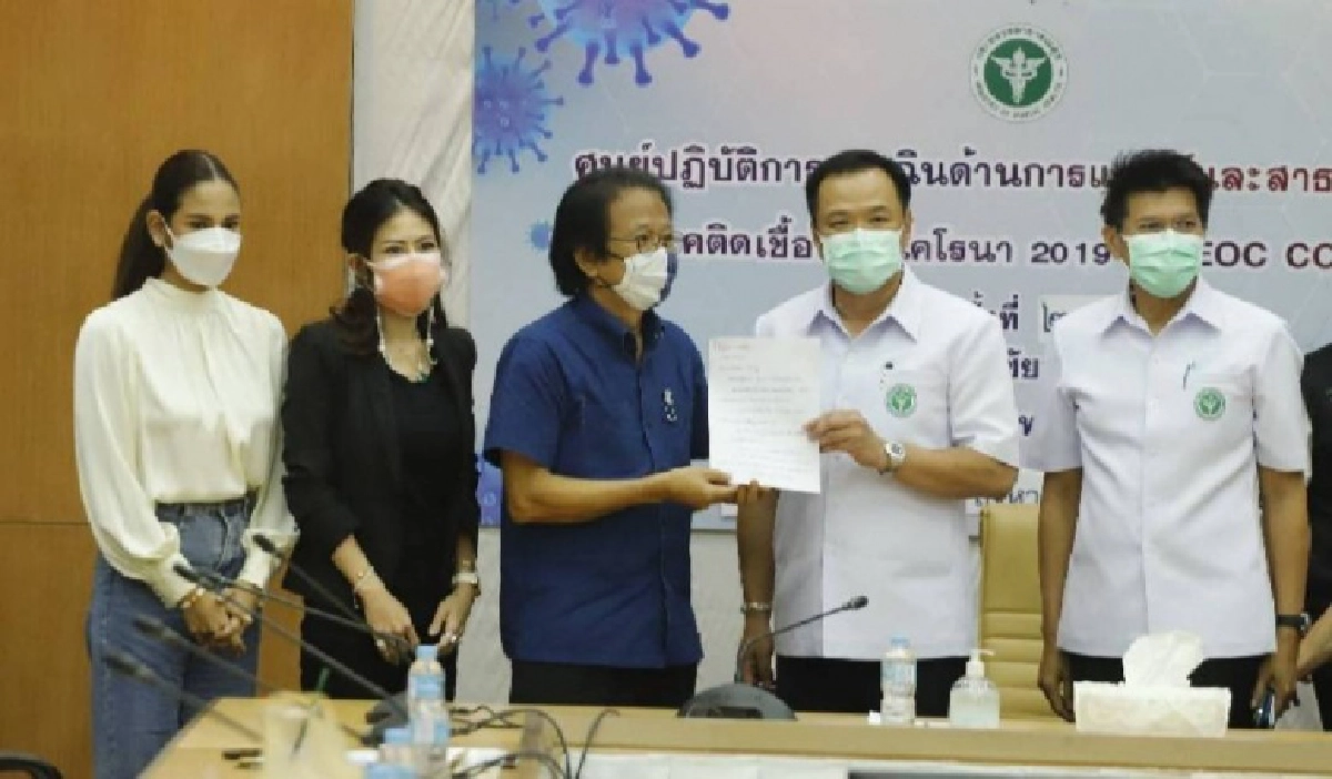 "หมิว สิริลภัส" เข้าพบ รมว.สธ. ยื่นหนังสือทวงคืน "ไฟเซอร์" ให้ด่านหน้า