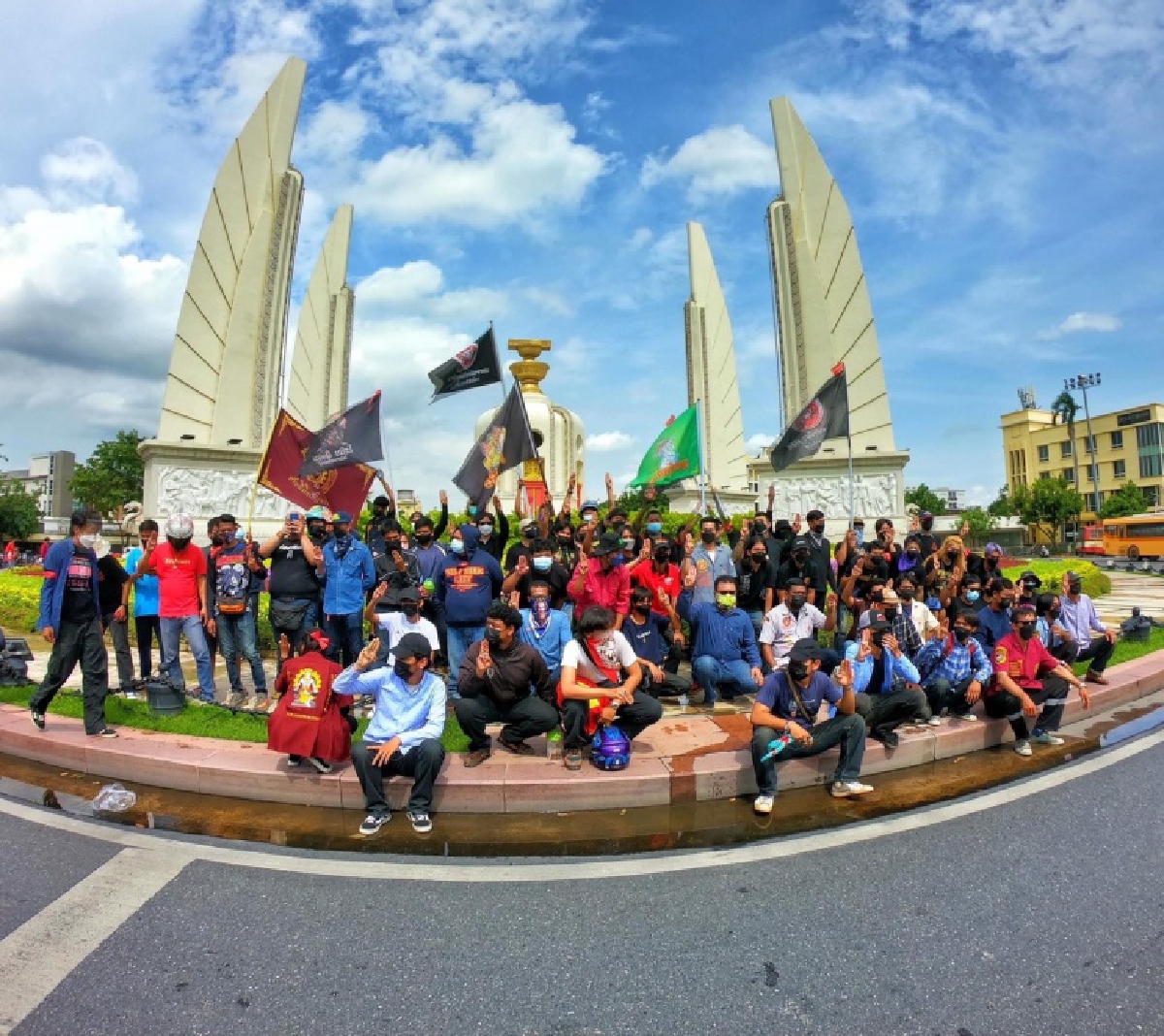 รวมพลังอาชีวะ "ม็อบ 15 สิงหา" ท้าชน "ประยุทธ์" แก๊งสองล้อโชว์พลัง