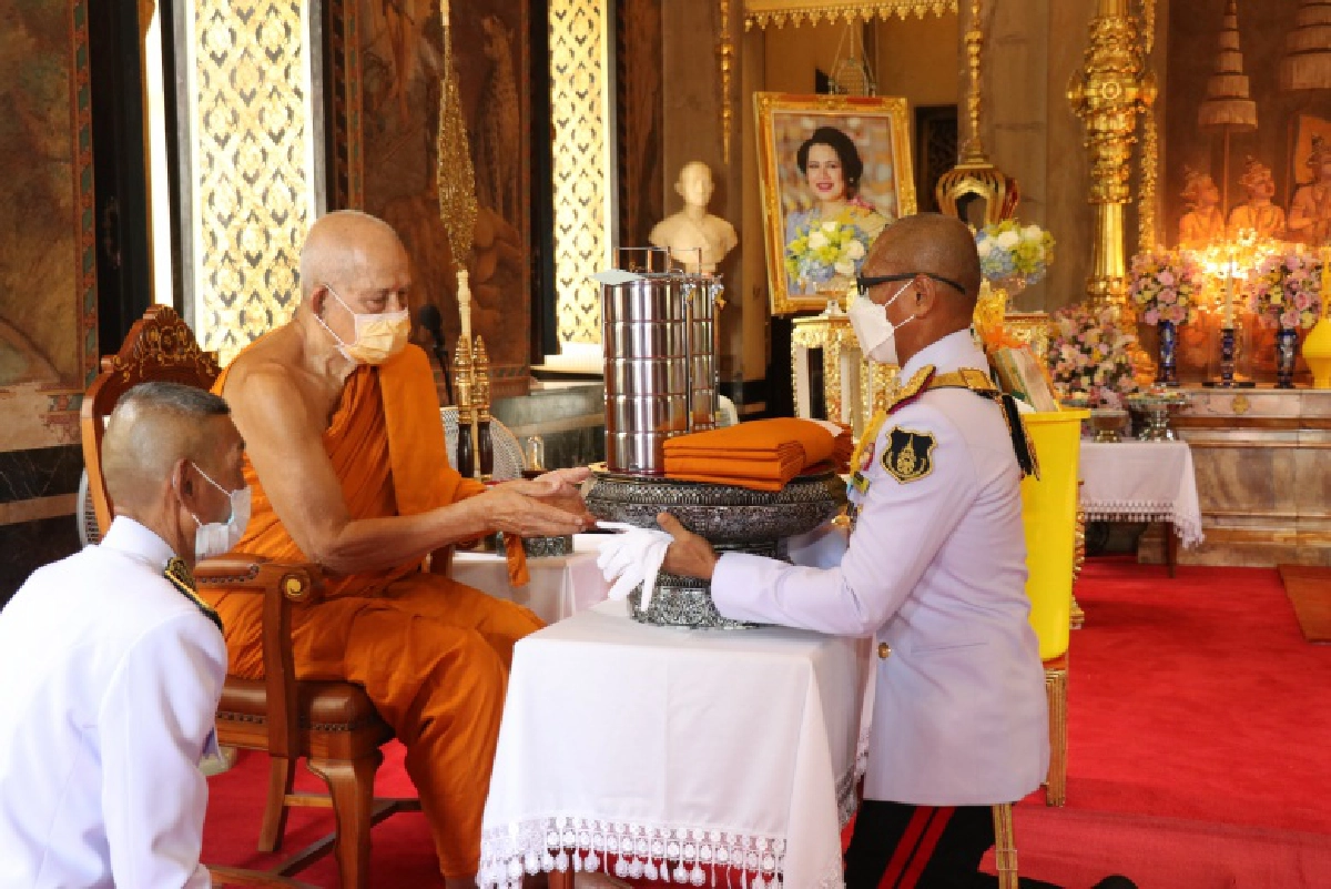 ในหลวง ทรงโปรดเกล้าฯ ให้ ผู้แทนพระองค์ บำเพ็ญพระราชกุศล เนื่องใน "วันแม่แห่งชาติ" 