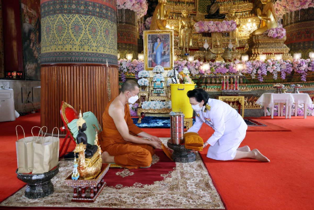 ในหลวง ทรงโปรดเกล้าฯ ให้ ผู้แทนพระองค์ บำเพ็ญพระราชกุศล เนื่องใน "วันแม่แห่งชาติ" 