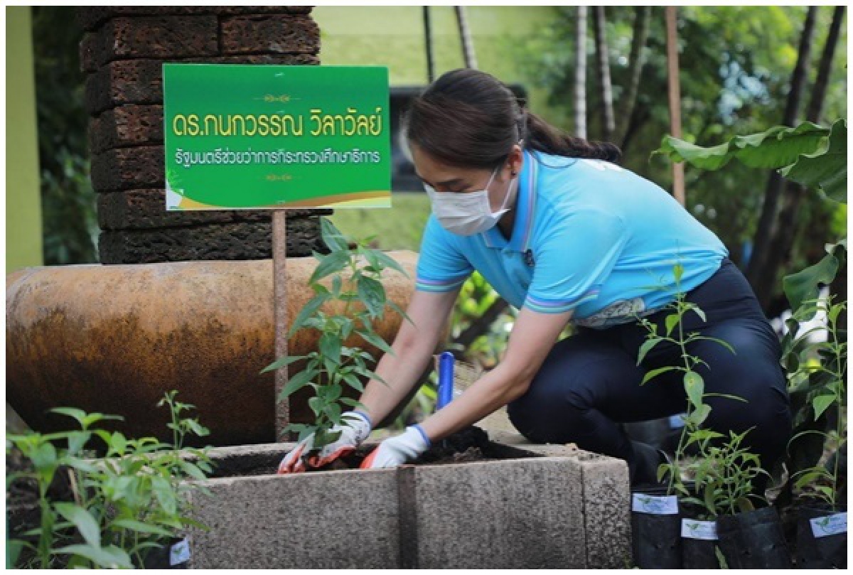 " รมช.ศธ." เปิดโครงการล้านเมล็ดพันธุ์ ศธ.ฯ เฉลิมพระเกียรติ"สมเด็จพระพันปีหลวง"