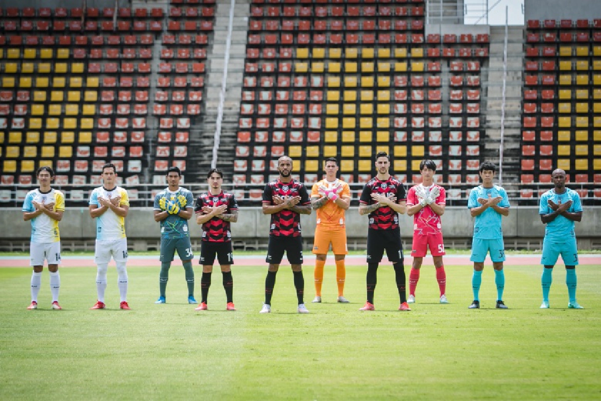  "แข้งเทพ"เปิดยูนิฟอร์มสู้ไทยลีกสานต่อรีไซเคิล