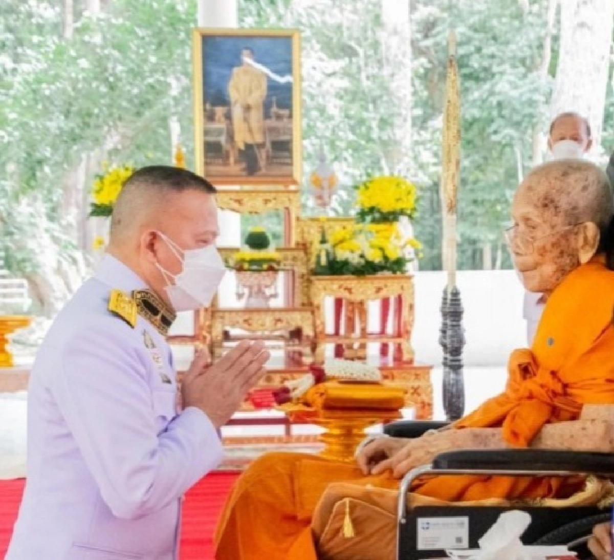 ในหลวง พระราชทานรถไฟฟ้า แด่พระครูถาวรพัฒนคุณ (บุญตา ถาวโร) จังหวัดอุบลราชธานี