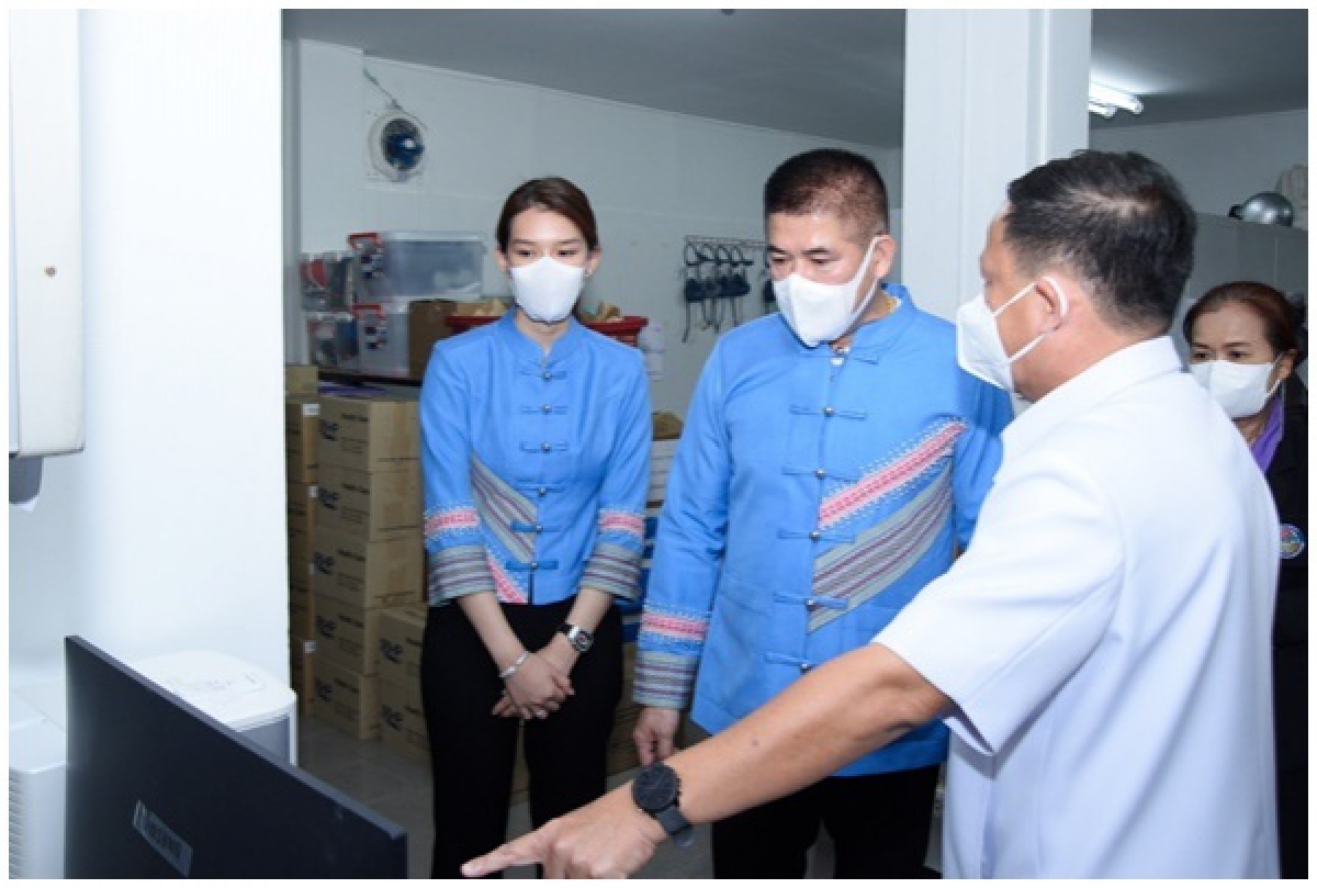 "ธรรมนัส"ควง"ภรรยา" บริจาคอุปกรณ์ทางการแพทย์ 2.2 ล้านสู้โควิด-19