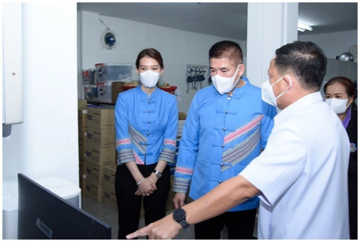 "ธรรมนัส"ควง"ภรรยา" บริจาคอุปกรณ์ทางการแพทย์ 2.2 ล้านสู้โควิด-19