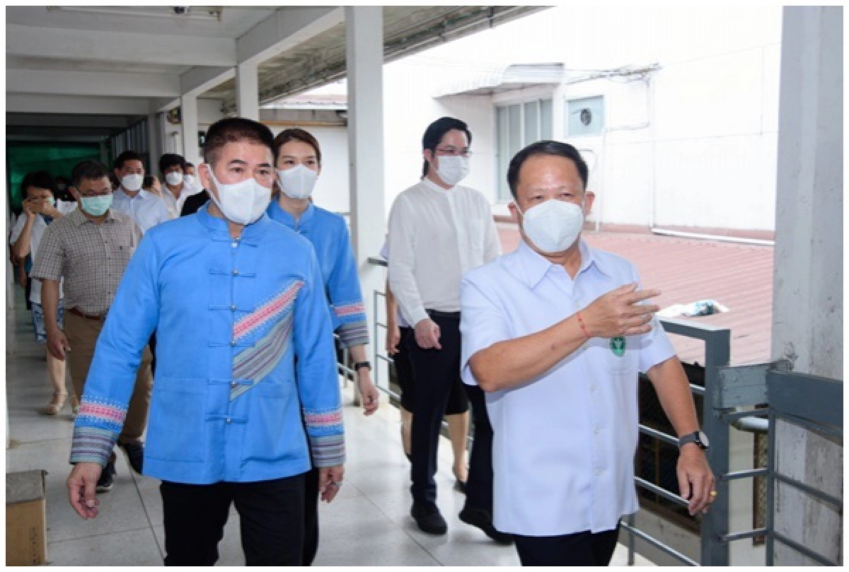 "ธรรมนัส"ควง"ภรรยา" บริจาคอุปกรณ์ทางการแพทย์ 2.2 ล้านสู้โควิด-19