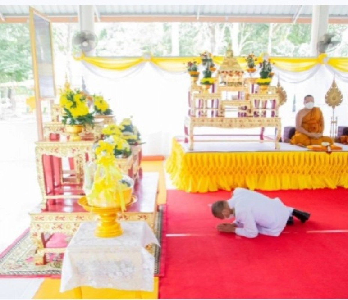 ในหลวง พระราชทานรถไฟฟ้า แด่พระครูถาวรพัฒนคุณ (บุญตา ถาวโร) จังหวัดอุบลราชธานี