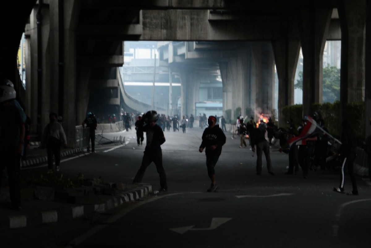 "ณัฐวุฒิ" ขอให้ "ม็อบ15สิหา" ยุติการชุมนุมที่สามเหลี่ยมดินแดง 