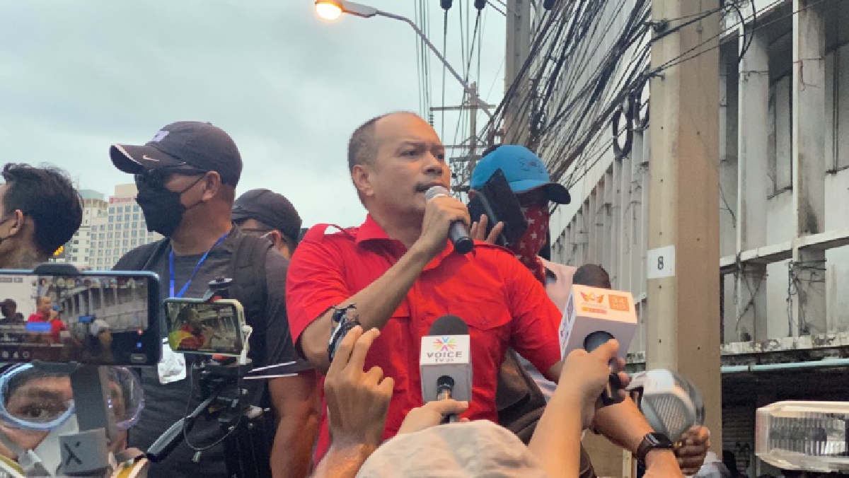 "ณัฐวุฒิ" ขอให้ "ม็อบ15สิหา" ยุติการชุมนุมที่สามเหลี่ยมดินแดง 