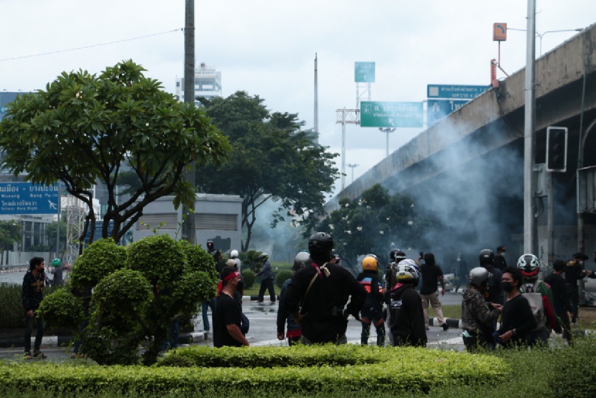 "ณัฐวุฒิ" ขอให้ "ม็อบ15สิหา" ยุติการชุมนุมที่สามเหลี่ยมดินแดง 