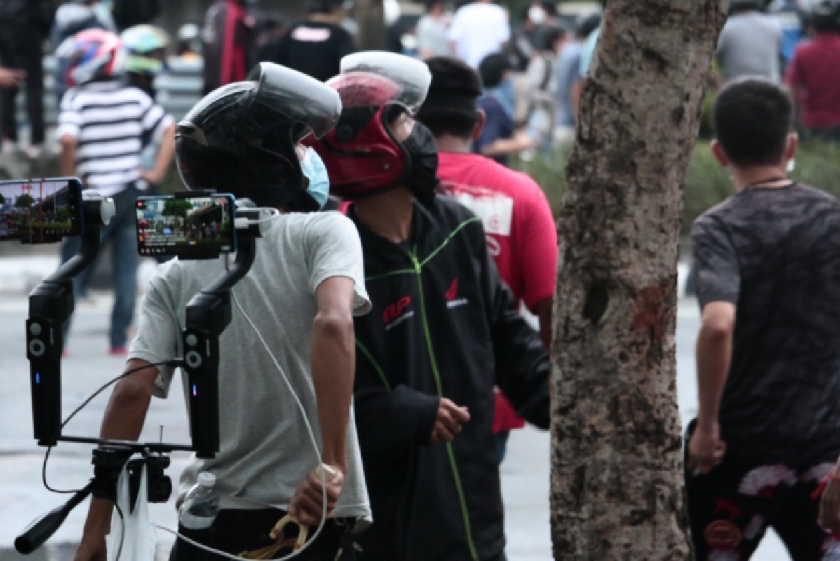 ต่างขั้วต่างแนวทางยากฟังกัน  สุดท้ายเหยื่อ คือ"ประชาชน" 