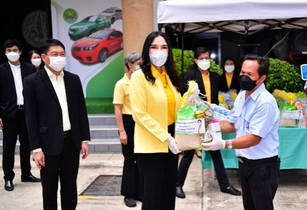 "รมช.มนัญญา"เปิดโครงการสหกรณ์ร่วมใจช่วย"แท็กซี่ไทย"สู้ภัย"โควิด 19" 