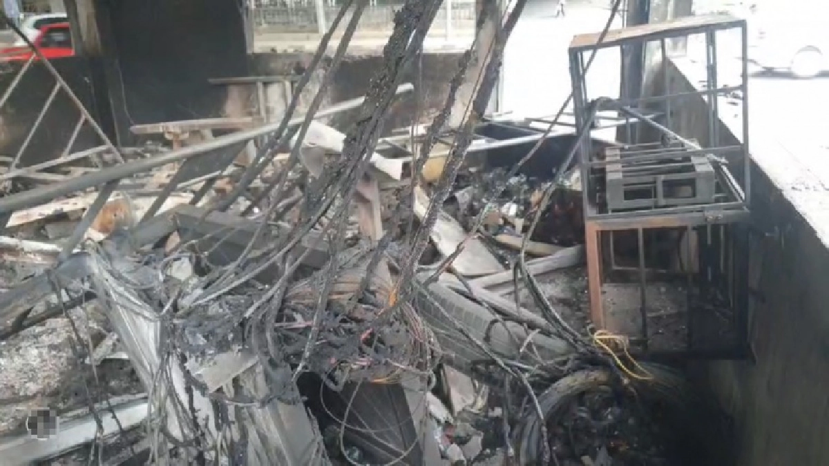  พังยับ ป้อมตำรวจ "ดินแดง" ถูกเผาวอด 2 ครั้ง 