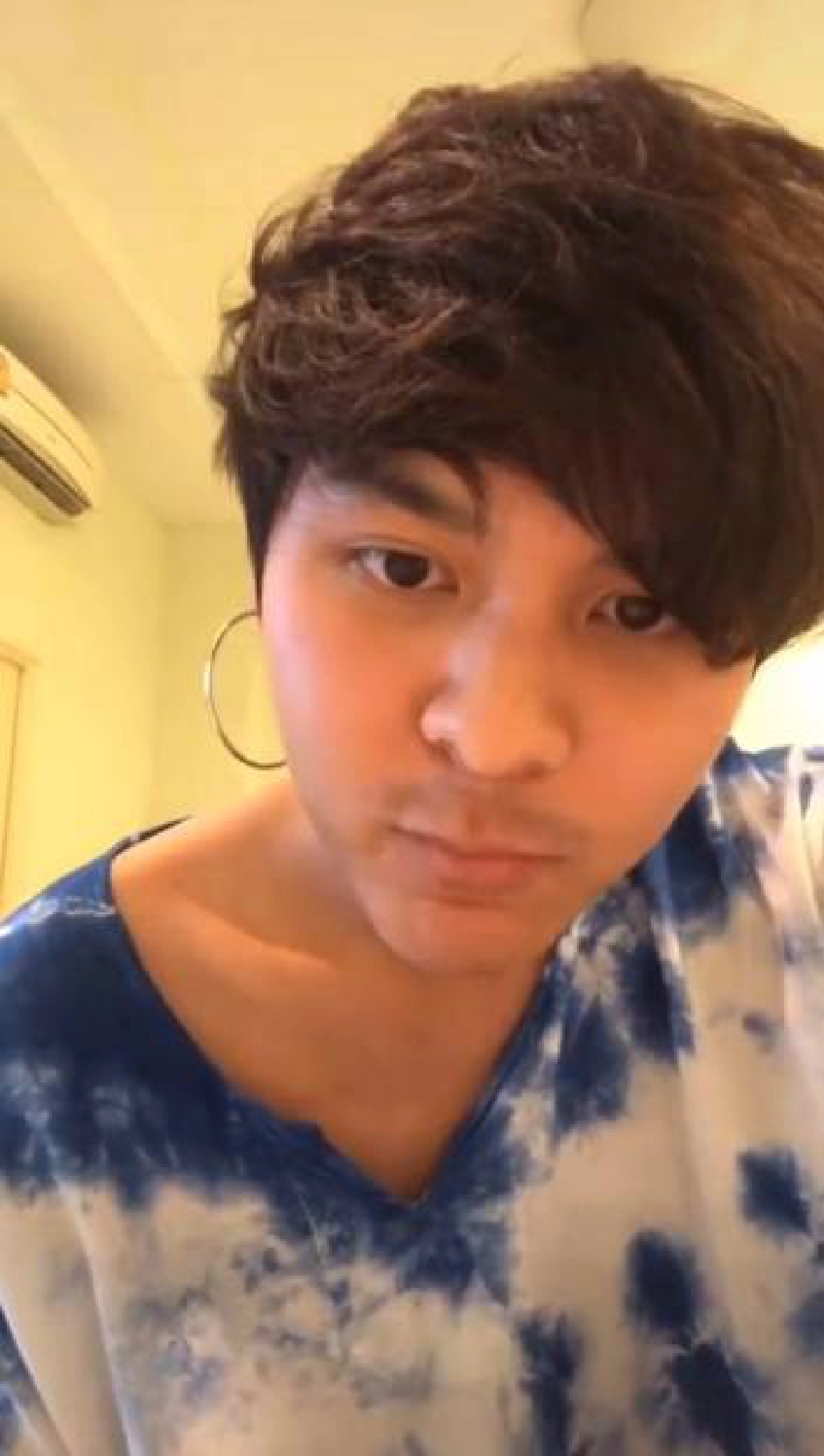 "เดอะทอยส์" ถูกหยอดหวานกลางไลฟ์สด แต่คนหยอดต้องเงิบ กลายเป็นฮาแทน