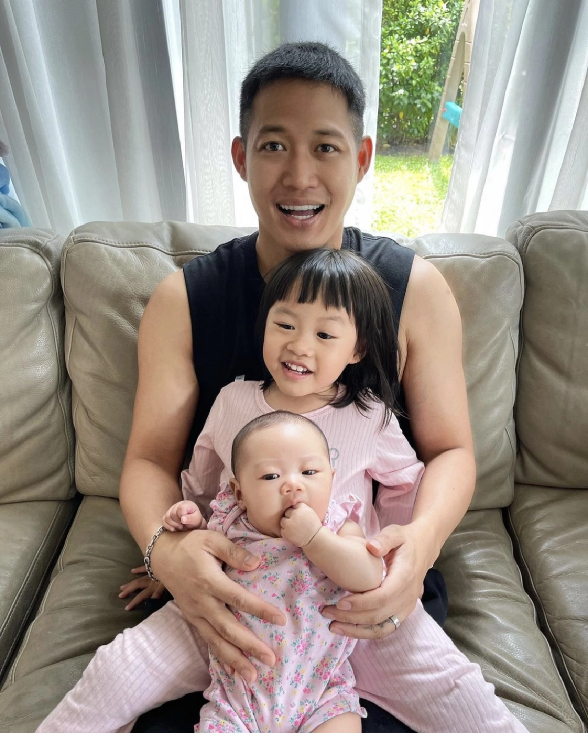 ชวนขนลุก “ตู่ ภพธร” โพสต์ภาพ เอาจิ้งจกยางวางบนหน้า