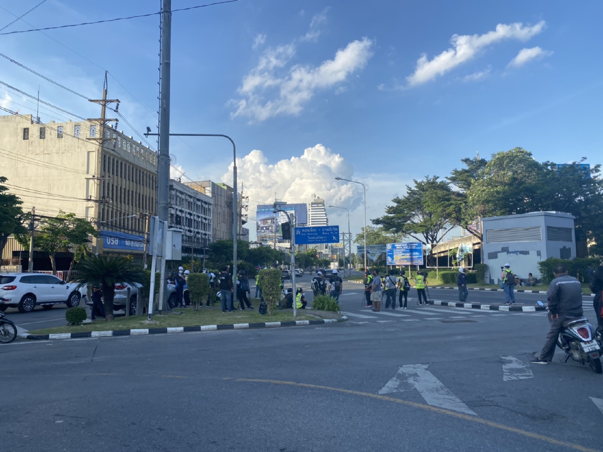 "กลุ่มทะลุเเก๊ส" สามเหลี่ยมดินแดง มวลชนน้อยเงียบเหงา ไร้เหตุปะทะ