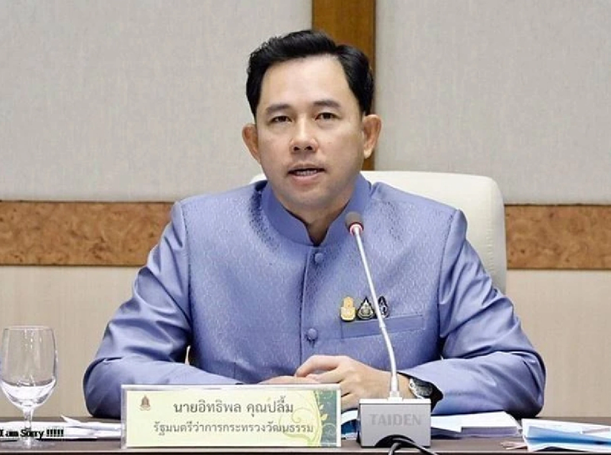“ศิลปินแห่งชาติ” ระอุ คนการเมืองโดดร่วมวง เตรียมล่าชื่อถอดถอน กรรมการ