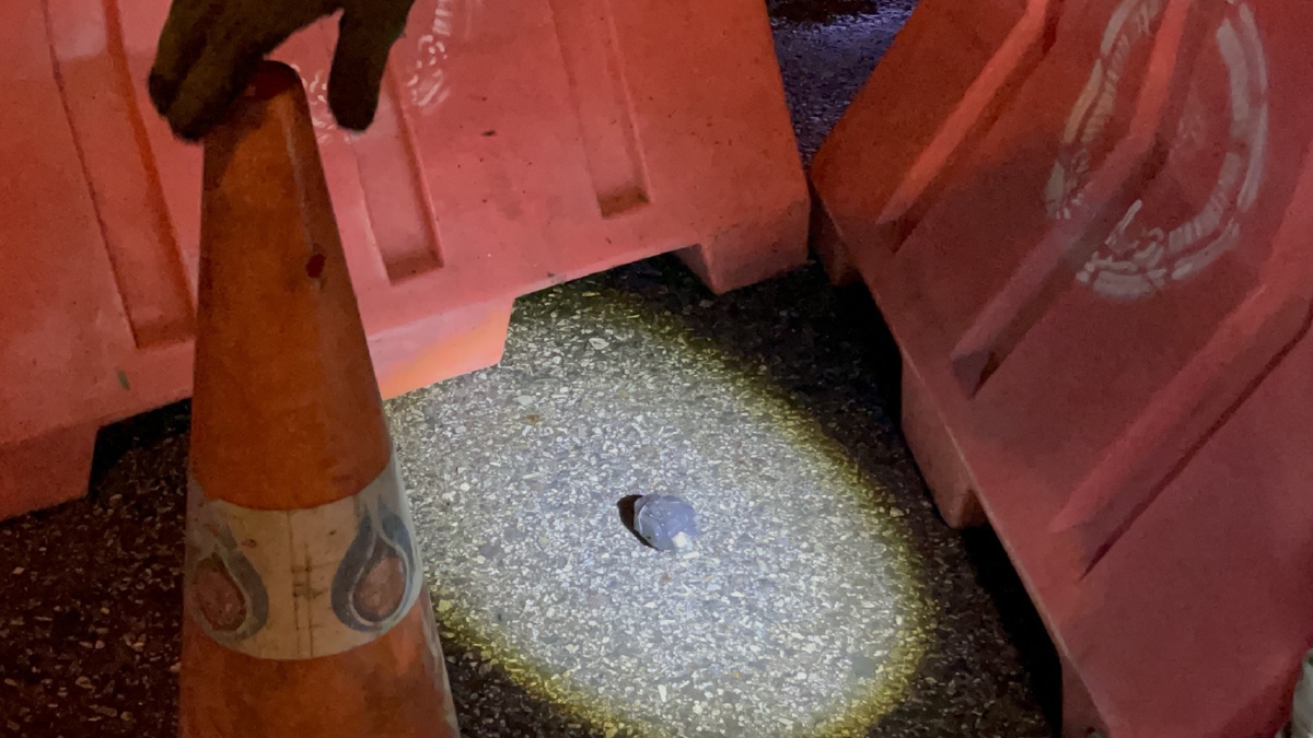 รอเก็บกู้ พบวัตถุคล้ายระเบิด 3 ลูก ตกอยู่ย่าน "อนุสาวรีย์ชัยสมรภูมิ"