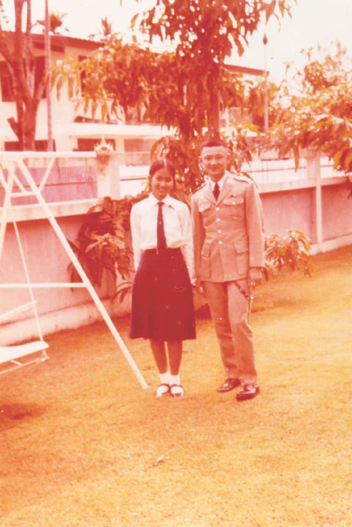 อุ๊งอิ๊ง งัดภาพ "ทักษิณพายเรือ" แฟนคลับถึงกับตั้งคำถามไปถึงคนแดนไกล