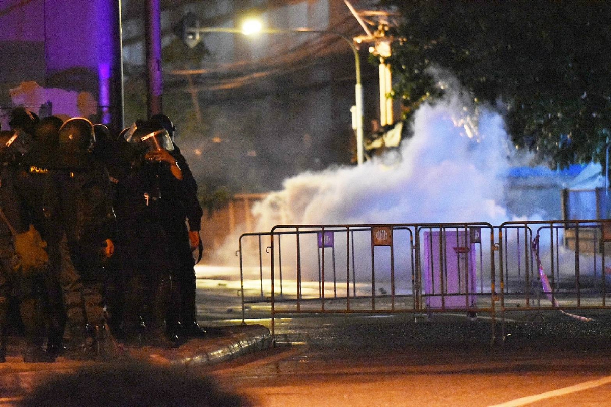 "ม็อบ" วันนี้ สามเหลี่ยมดินแดง ยังไม่จบ คฝ.ระดมยิงแก๊สน้ำตา