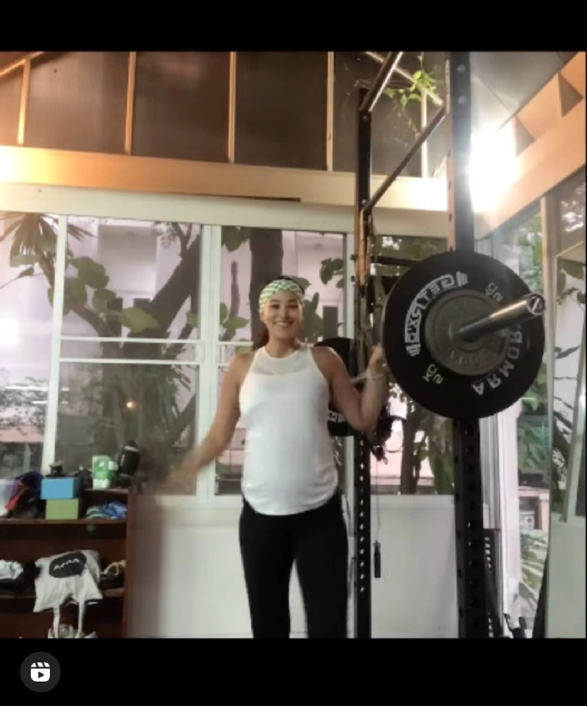 ว่าที่คุณแม่ป้ายแดง "พิตต้า ณ พัทลุง" โพสต์คลิปออกกำลังกาย ชาวเน็ตเป็นห่วง