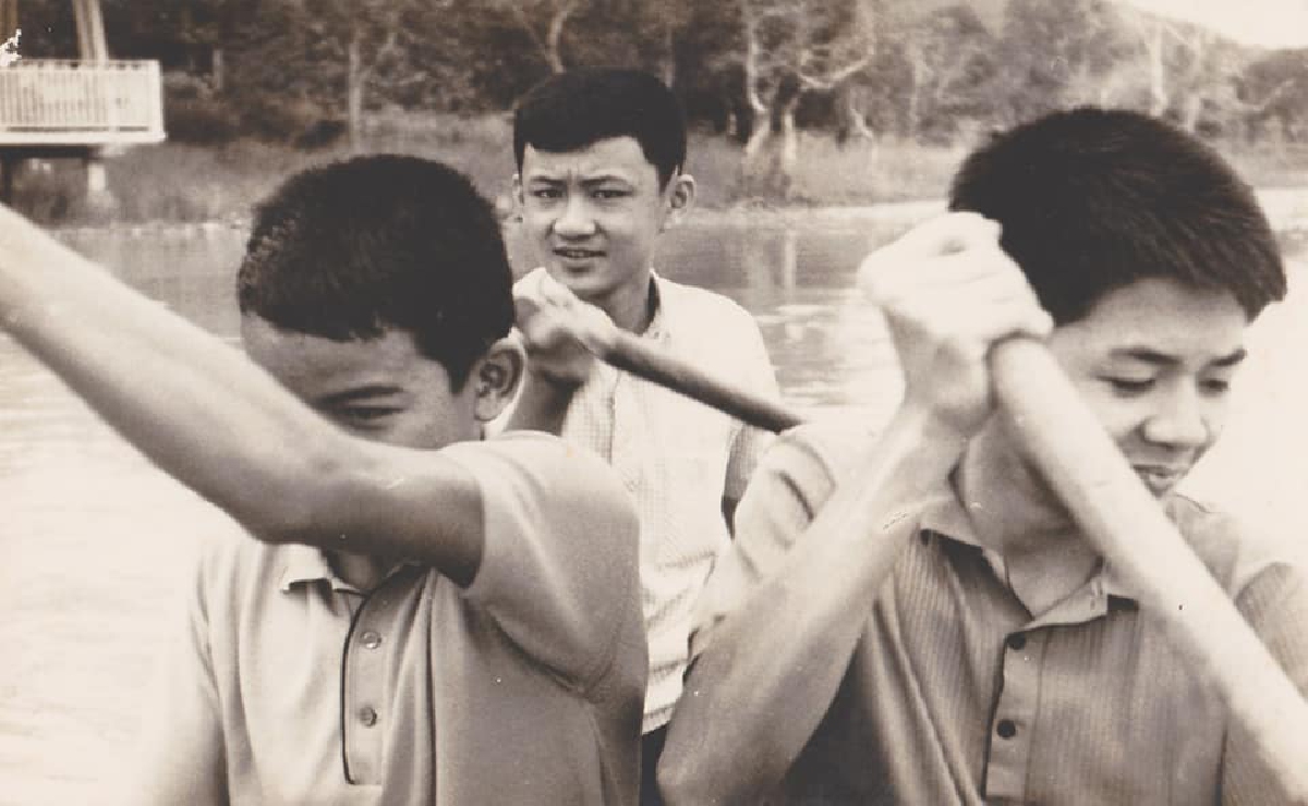 อุ๊งอิ๊ง งัดภาพ "ทักษิณพายเรือ" แฟนคลับถึงกับตั้งคำถามไปถึงคนแดนไกล