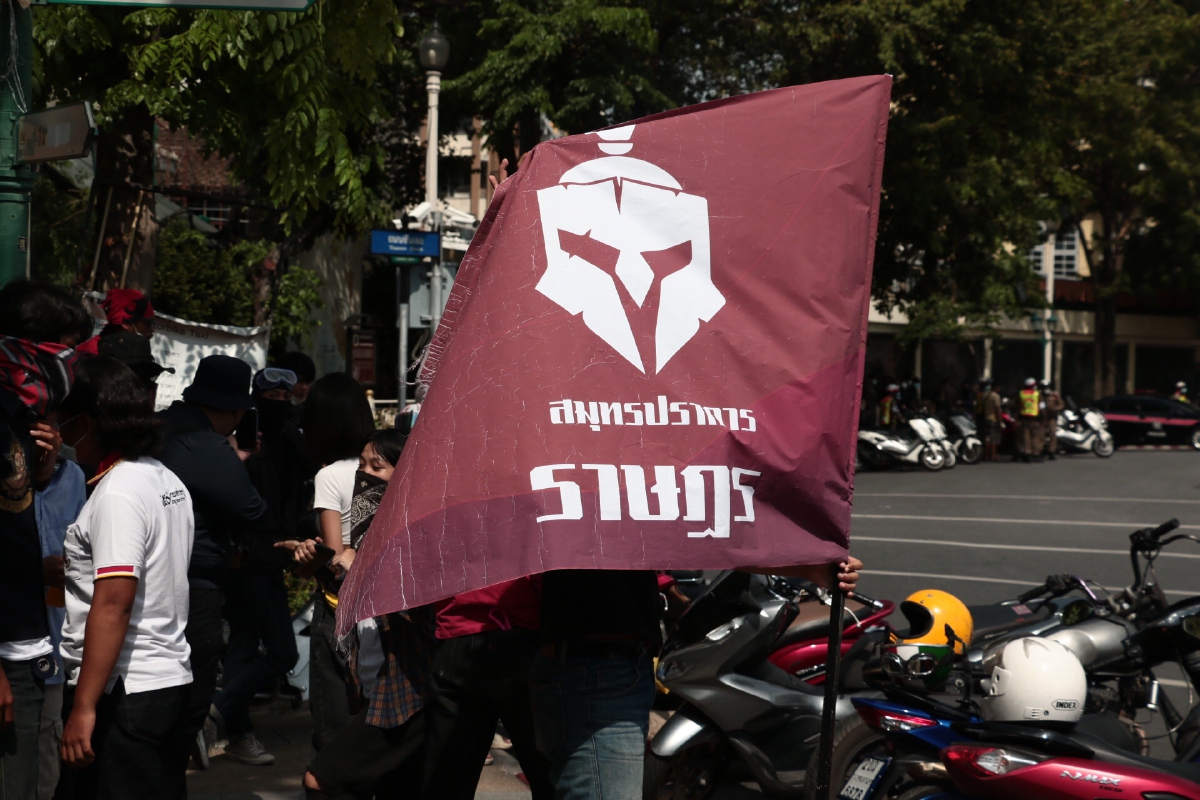 "ไฮโซลูกนัท" เซอร์ไพรส์ ร่วมม็อบ ทะลุฟ้า ถือป้าย ภารดรภาพของประชาชน