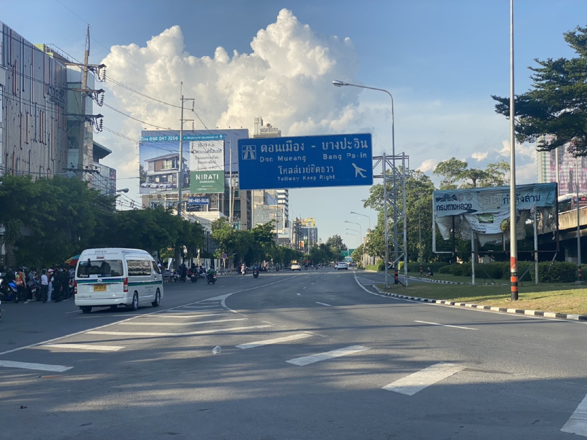 "กลุ่มทะลุเเก๊ส" สามเหลี่ยมดินแดง มวลชนน้อยเงียบเหงา ไร้เหตุปะทะ