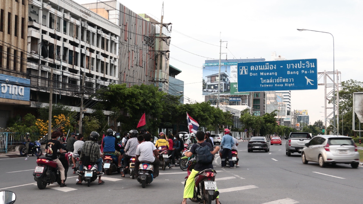 คฝ. - รถน้ำจีโน่ ลุยผลักดันกลุ่ม "ทะลุแก๊ส" แยกดินแดง