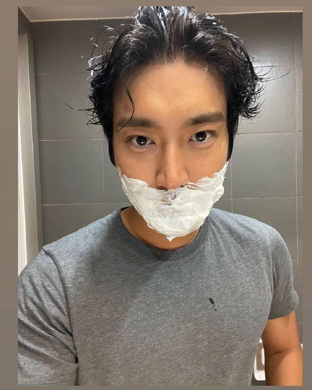 “ชเวซีวอน” ปิดฉากลุงหนวดดก อัดคลิปโกนหนวดโชว์