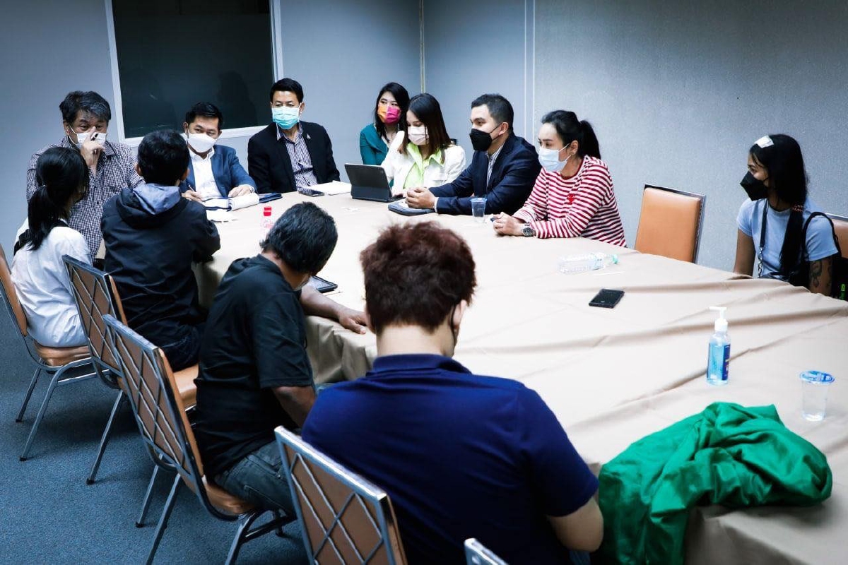 เสียงจาก"clubhouse"หย่าศึกพรรคร่วม"ฝ่ายค้าน"