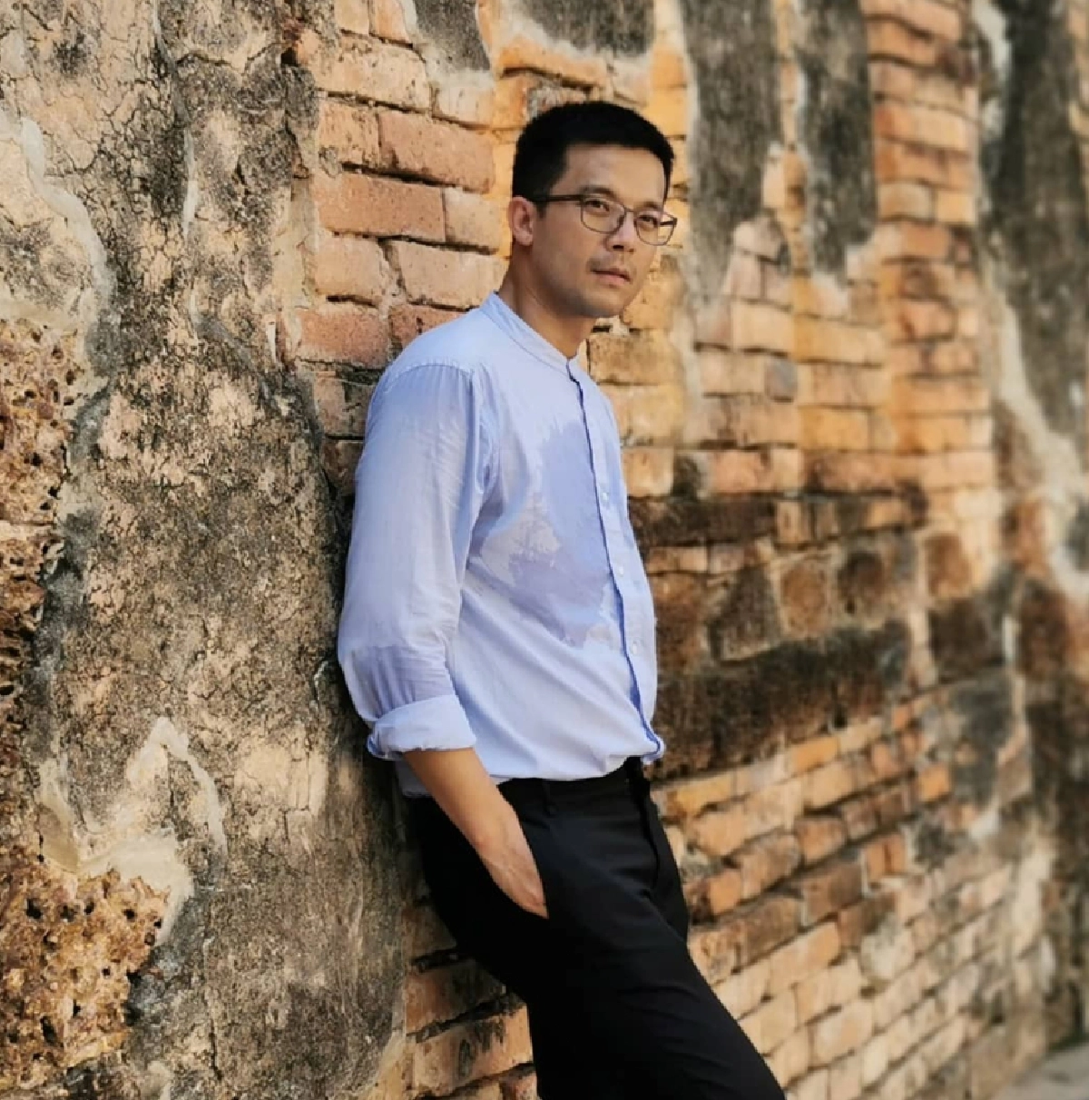 "อะตอม" ปวดแผลยังยิ้มสู้ เริ่มสื่อสารได้แม้สับสน พร้อมฝึกเดินอีกครั้ง
