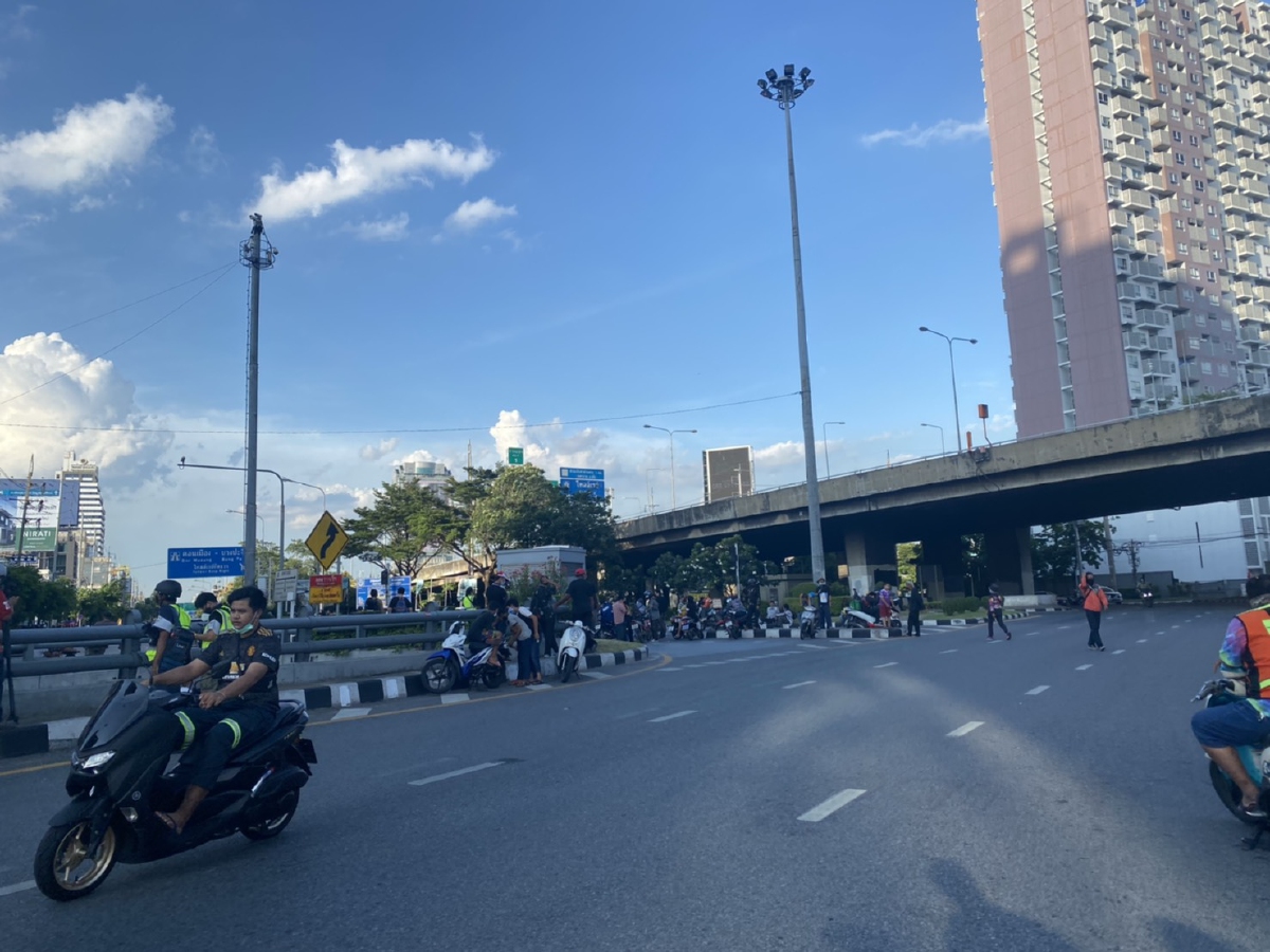 "กลุ่มทะลุเเก๊ส" สามเหลี่ยมดินแดง มวลชนน้อยเงียบเหงา ไร้เหตุปะทะ