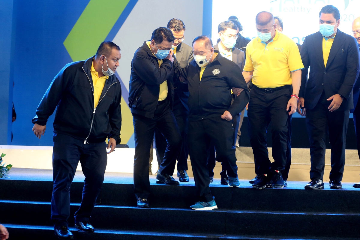 “ม็อบ”ก็เจอแรงต้าน “ฝ่ายค้าน”ก็ไม่สามัคคี ผลดีตกอยู่กับ “รัฐบาล”