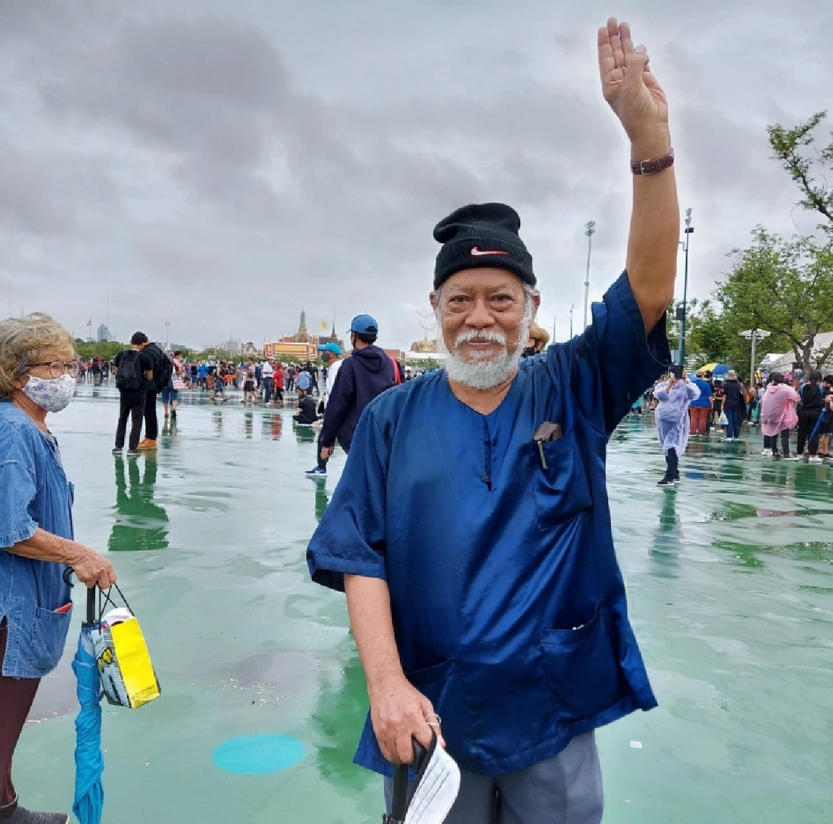 บ.ก.-นักเขียน ค้านสั่งปลด"สุชาติ สวัสดิ์ศรี" อัด ก.วัฒน์ อย่าเล่นการเมือง