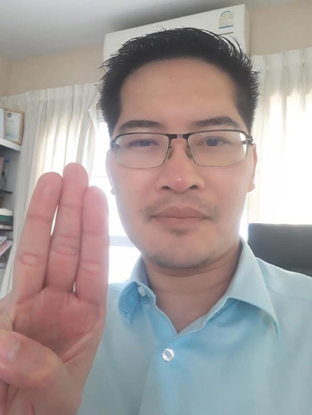 "ศรีสุวรรณ- สนธิญา" ร้อง ป.ป.ช. สอบ"เต้ มงคลกิตติ์" ท้านายกฯชกส่อผิดจริยธรรม